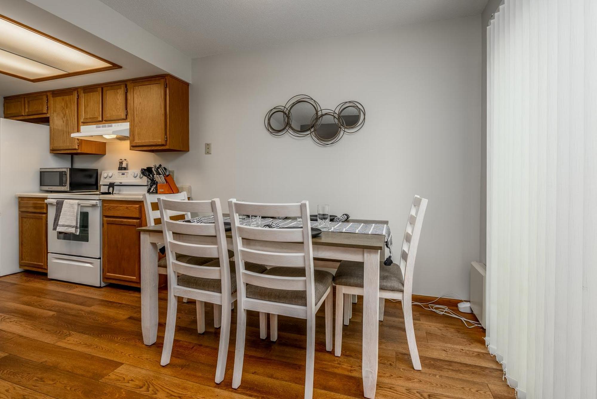 Family Friendly And Quite 2 Bedroom Condo Close To Fun Fort Wayne Exterior photo