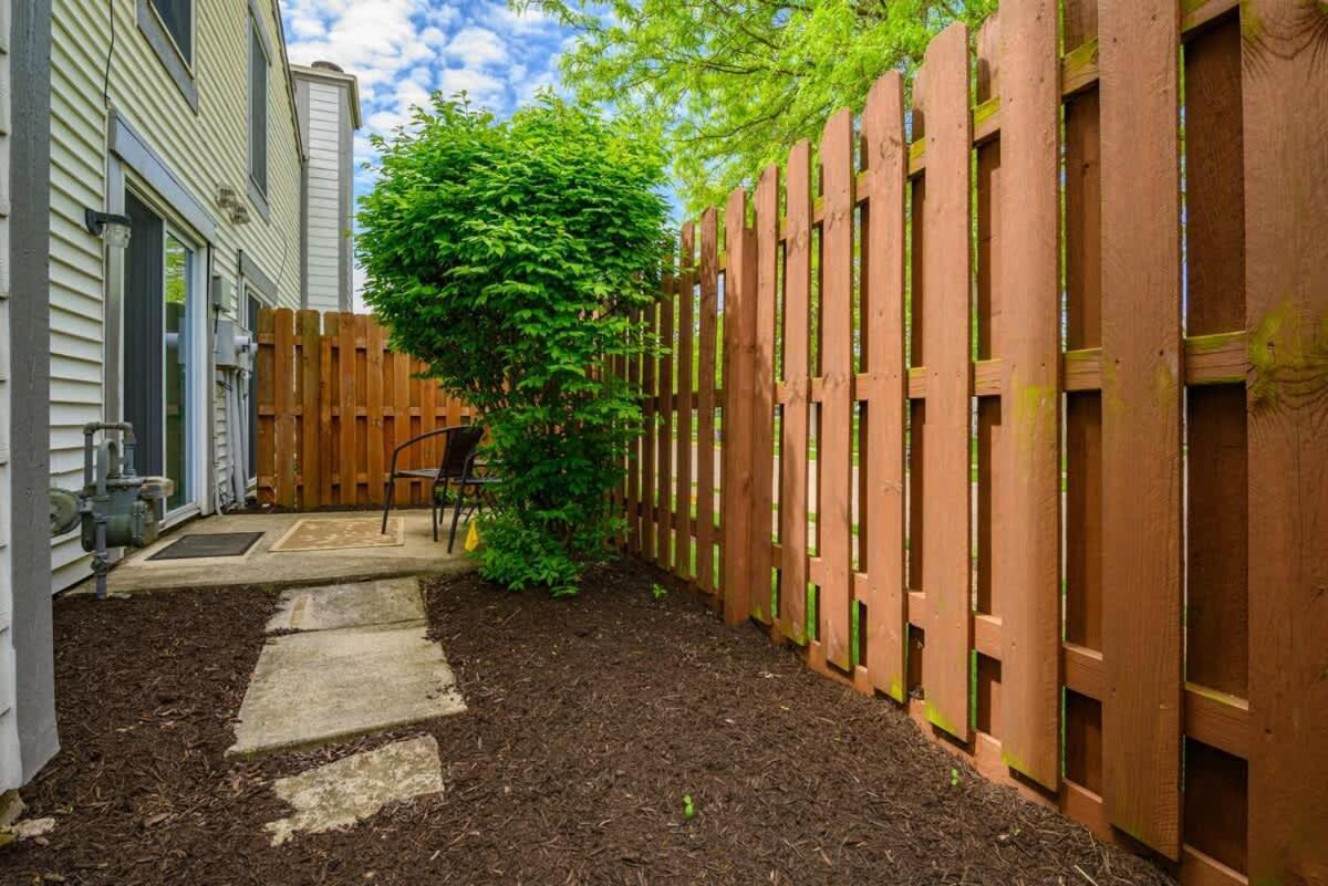 Family Friendly And Quite 2 Bedroom Condo Close To Fun Fort Wayne Exterior photo