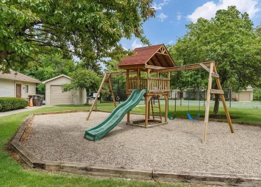 Family Friendly And Quite 2 Bedroom Condo Close To Fun Fort Wayne Exterior photo