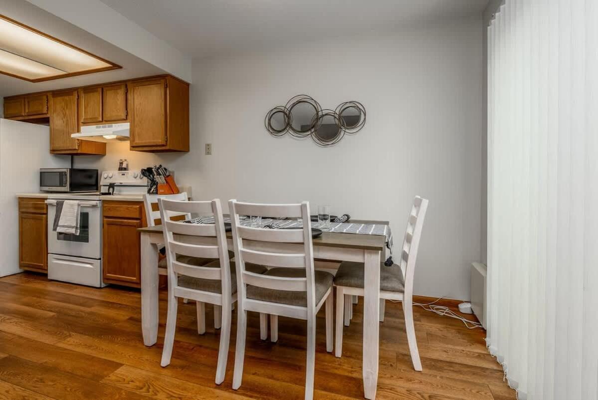 Family Friendly And Quite 2 Bedroom Condo Close To Fun Fort Wayne Exterior photo